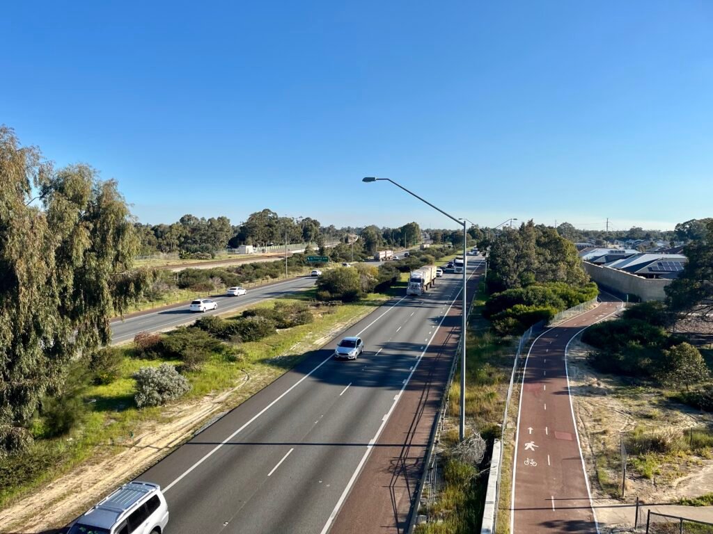Roe_Highway_viewed_from_Albany_Highway_facing_south-west_01