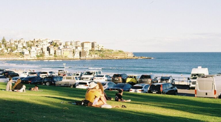 couple dating at bondi beach